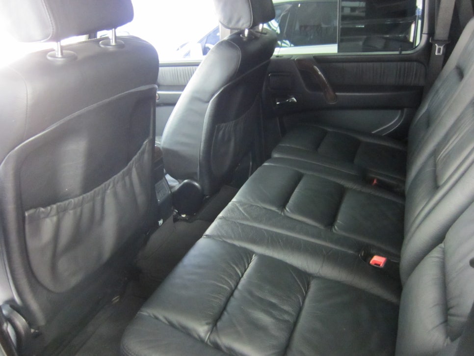 벤츠 G바겐 브라부스 실내 천정 묵은 먼지와 오염이 쌓인 클리닝 전 상태