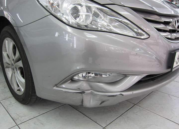 자동차범퍼가 들어갔을때 교환하지말고 외형복원으로 시공 전