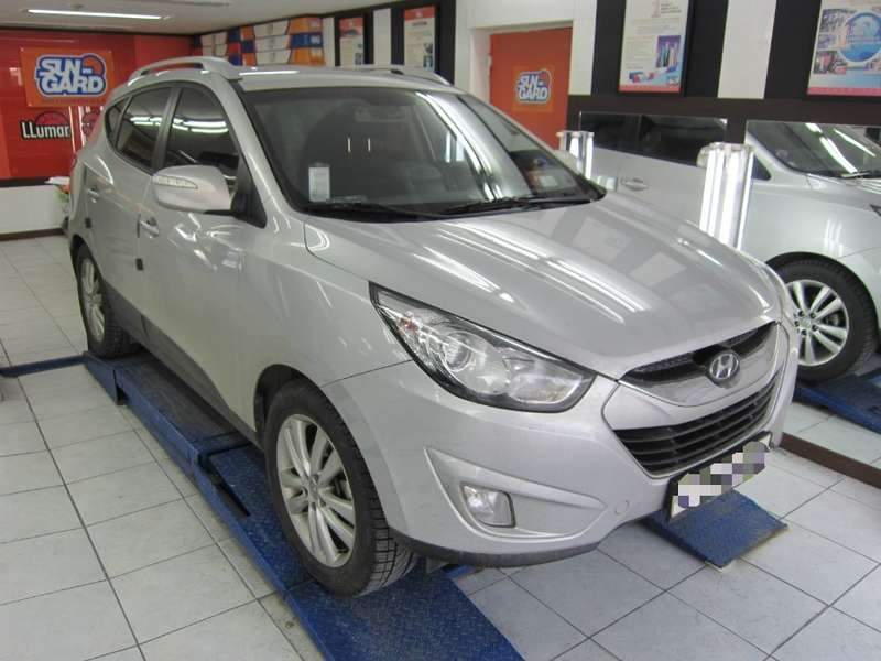 투싼ix 돌튀어서 깨진 유리복원 시공 전