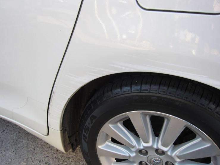 도요타 시에나 수입차 흠집제거 및 광택코팅 시공 전