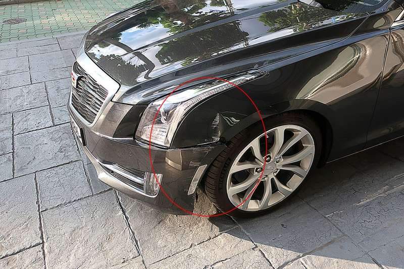 마포구 덴트 전문점에서 캐딜락 ATS 덴트 복원을 시공 전