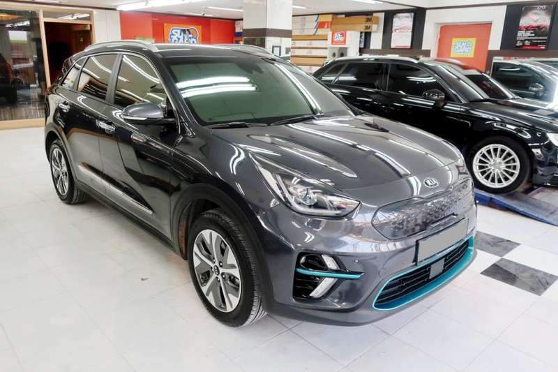 마포구 광택 덴트 전문점에서 니로 EV 광택 복원 시공 전