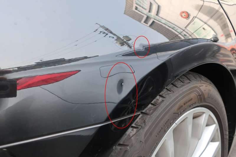 마포구 BMW 520d 리어 펜더 덴트와 광택 복원 시공 전