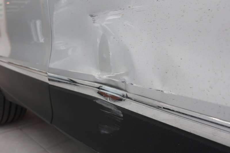 폭스바겐 티구안 찌그러진 도어 덴트 시공 사진