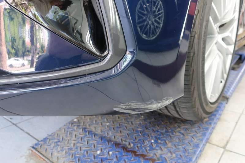 마포구 제네시스 G70 앞 범퍼 덴트 복원과 광택 복원 시공 전