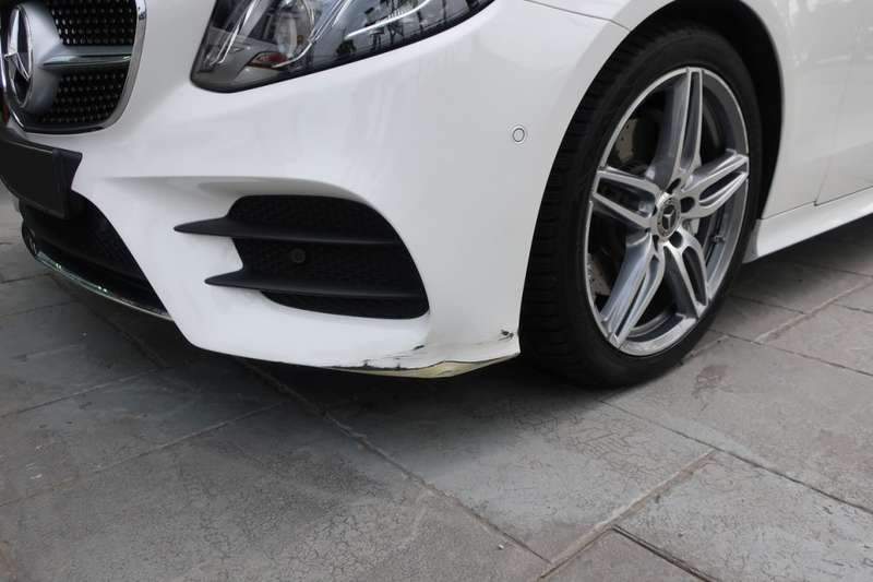 마포구 벤츠 E220d 쿠페 앞 범퍼 덴트 복원 후 광 시공 전