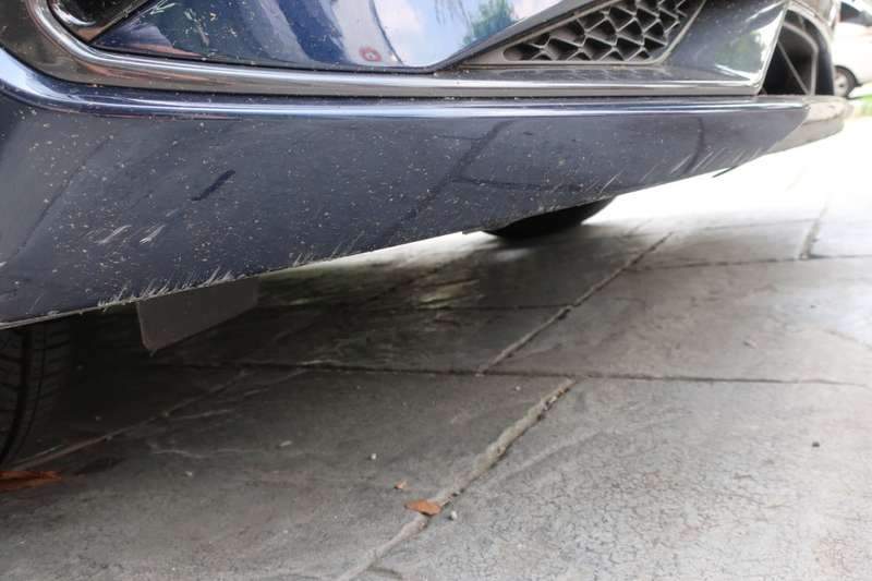 마포구 제네시스 G70 범퍼와 도어 덴트 복원 후 광택 시공 전