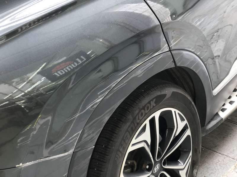 싼타페 덴트 시공 사진