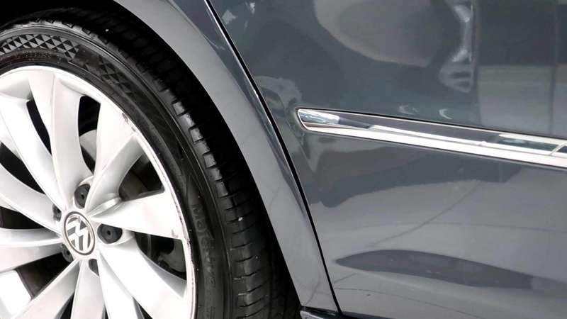 마포구 덴트 폭스바겐 CC 도어와 펜더 판금 도색 그리 시공 후