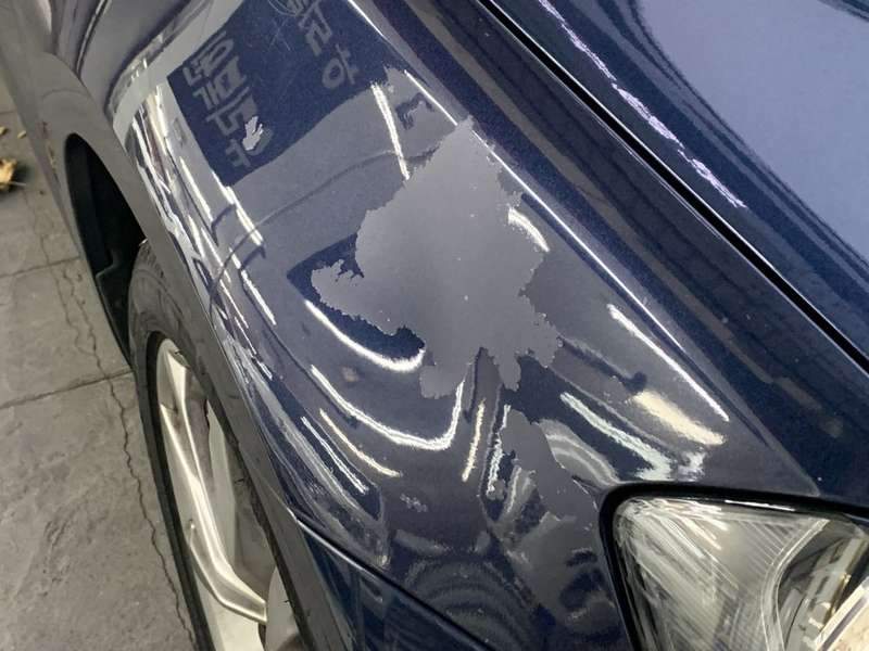 폭스바겐 골프 앞 펜더 칠 떨어 덴트 시공 사진
