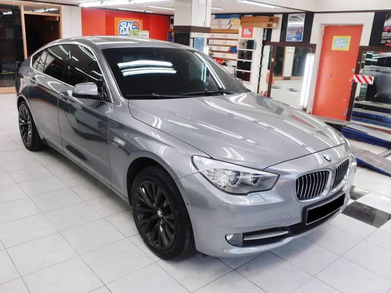 마포구 덴트 BMW 5GT 손상된 리어 범퍼 판금 도색 시공 전